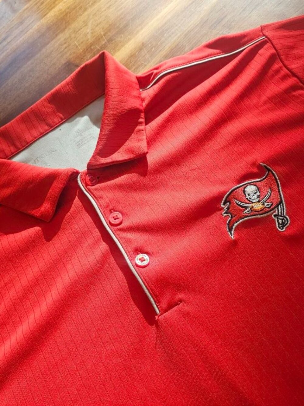 Tampa Bay Buccaneers Red Antigua Polo Shirt with BUCS LOGO - Size Mens XL